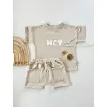 KOMPLET T-SHIRT ,,HEY’’NATURAL + SZORTY Z KIESZONKAMI NATURAL